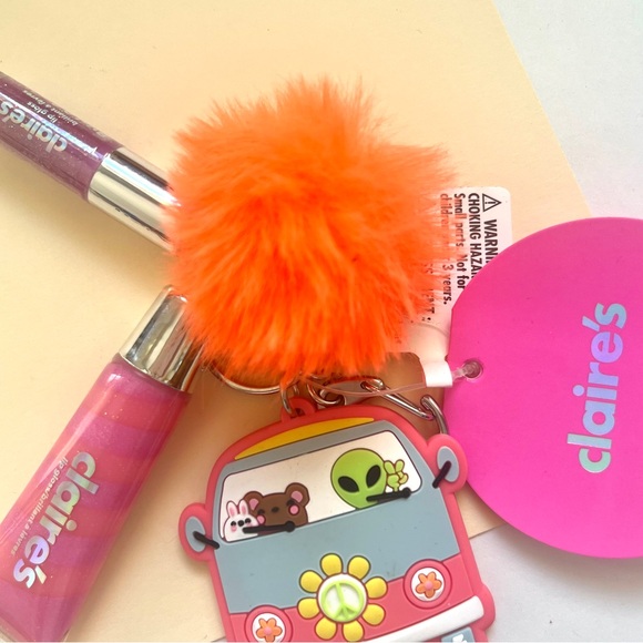 🏷️ alien 👽 1970s hippie style buggie keychain with lip glosses & fluff - Picture 6 of 14